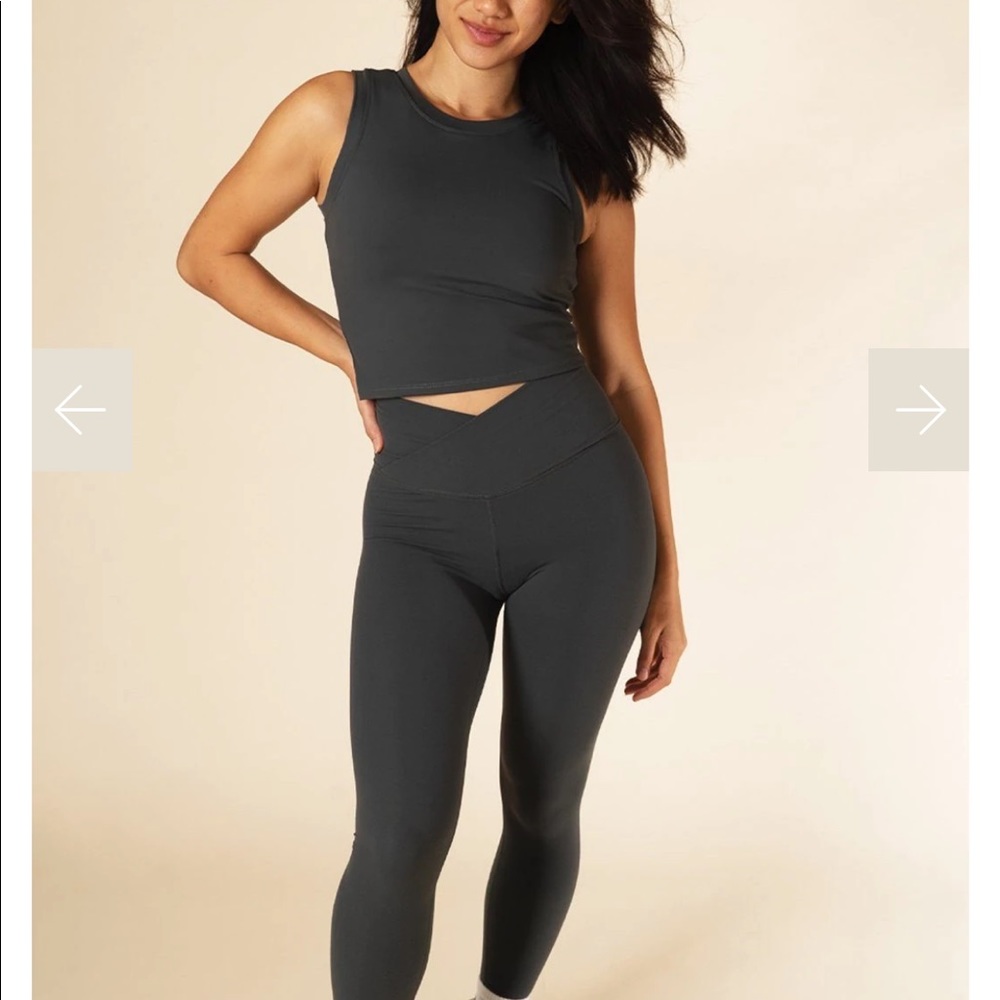 Crossover leggings-SOLD